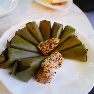 [อร่อยมาก มีที่เดียวในไทย] ขนมเทียนเสวย เนื้อหนึบ หวานน้อย หอมเทียน แป้งโม่เอง กะทิใต้ บ้านชิดดวง กนกมณี ขนมคล้าย กาละแม