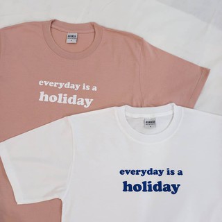 AVANDA_OFFICIAL - เสื้อยืด สกรีนลาย everyday is a HOLIDAY
