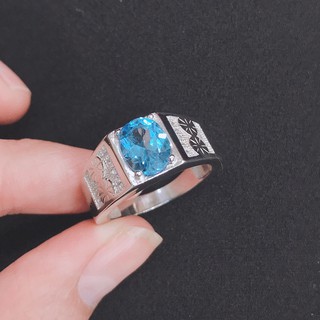 แหวนพลอย สวิสบลูโทพาส(Swiss Blue Topaz)สีฟ้าสดเงินแท้ 92.5 %  ประดับด้วยเพชรรัสเซีย รุ่น RM-SBT03OV