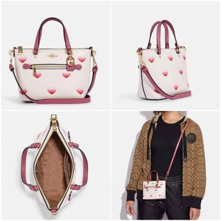 กระเป๋าสะพายสีขาวลายหัวใจ 💓❤️ น่ารักกNEW COACH Mini Gallery Crossbody In Signature Canvas