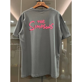 BALENCIAGA X THE SIMPSONS PRINT COTTON T-SHIRT IN GREY เสื้อยืดคอกลมแขนสั้น บาลองเซียก้า สกรีนตัวหนังสือ เดอะซิมป์สันส์