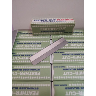 ใบมีดโกนขนคิ้วFEATHFR-CUT Platinum