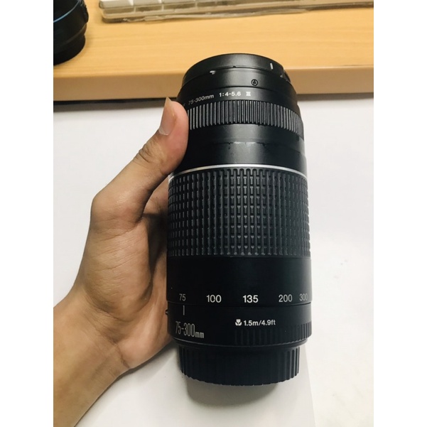 เลนส์ Canon 75-300 mm zoom lens
