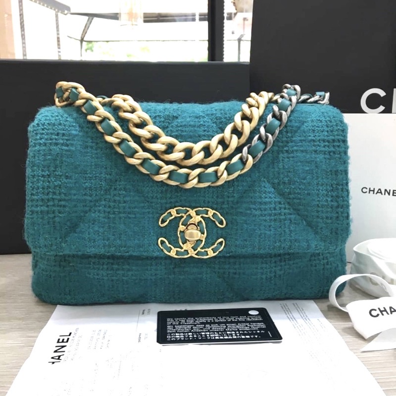 Unused Chanel19 size26 Holo29 ผ้าทวีตเขียว สีเขียวนี้สวยจริงๆ แมทกับโซ่ทองวินเทจ  สภาพสวยกราบ Fullset ใบเสร็จจริง