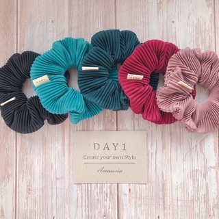 DAY 1 scrunchies โดนัทมัดผม medium size ยางรัดผม ผ้าพลีท dark colors