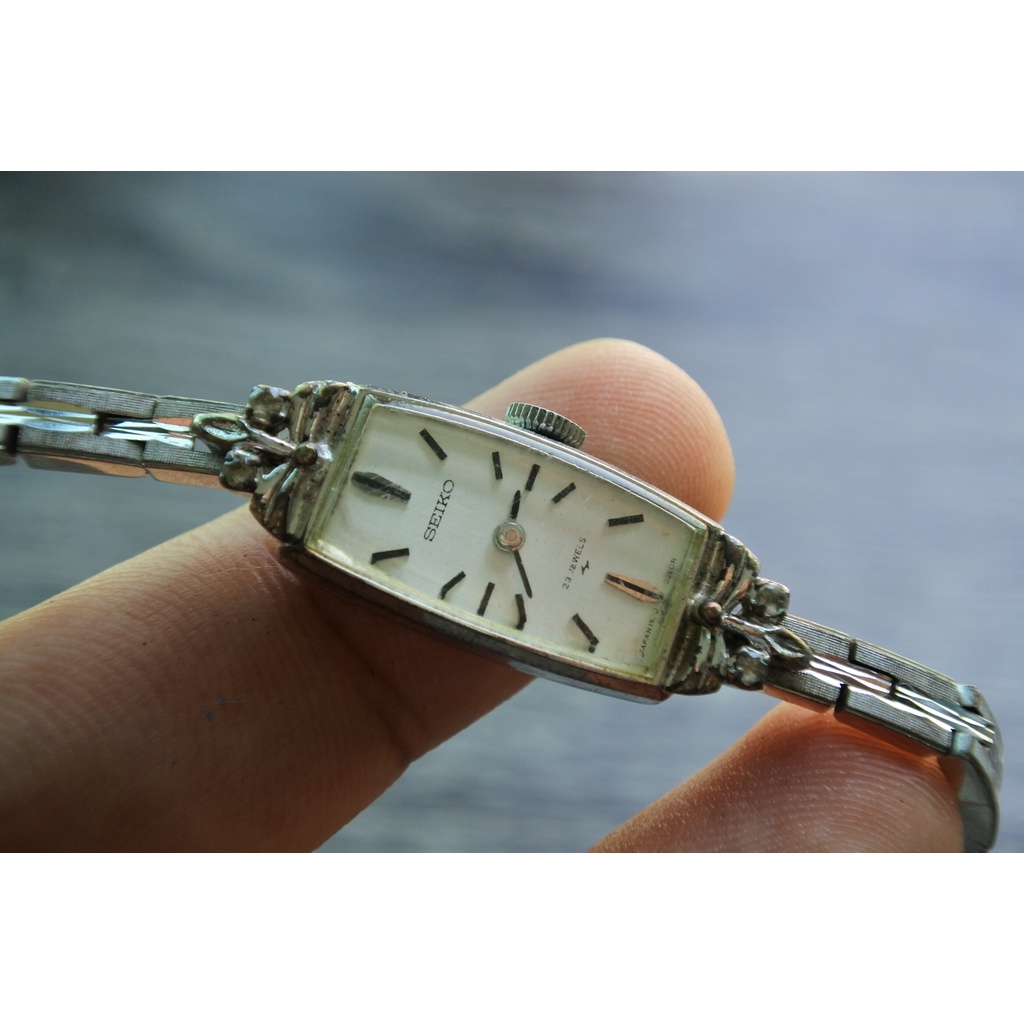 นาฬิกา Vintage แท้ มือสองญี่ปุ่น Seiko  23 jewels ผลิตปี 1980-90 ระบบไขลาน ชุบทองคำขาว 14.04mm