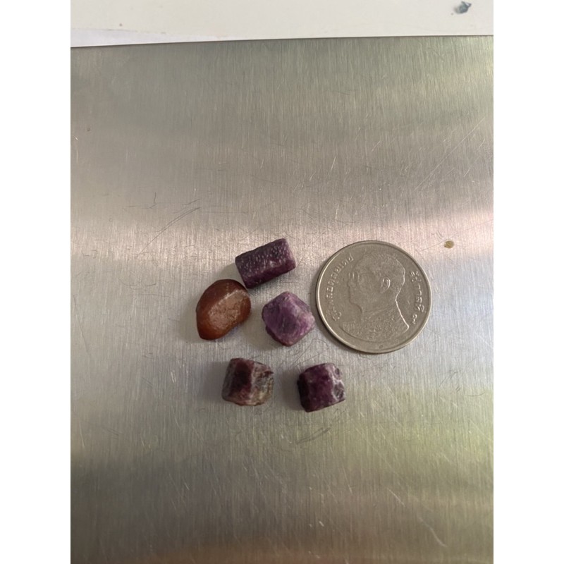 20บาท!!! พลอยดิบแท้ ทับทิมดิบ พลอยธรรมชาติ 100% น้ำหนัก 18.0 กะรัต / ซื้อ 10 ฟรี 1 ทันที !!!! ( 0060