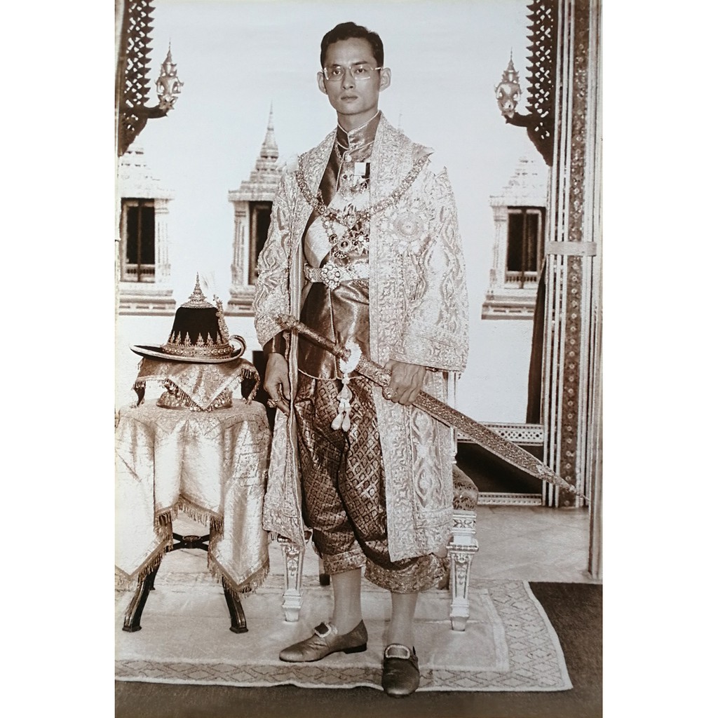 โปสเตอร์ รูปถ่าย ในหลวงรัชกาลที่ 9 งานฉลองสิริราชสมบัติ 60 ปี King Bhumibol Rama IX POSTER 12”x35.5” Thai Monarchy Photo