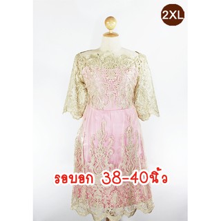 E2272-1-2XL-ชุดราตรีคนอ้วน สีทอง-ชมพู ผ้าลูกไม้ดิ้นทอง คอปาดตื้นแบบเปิดไหล่มีแขน