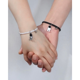 สร้อยข้อมือคู่แบบถักพร้อมชาร์มนักบินอวกาศ 2 ชิ้น