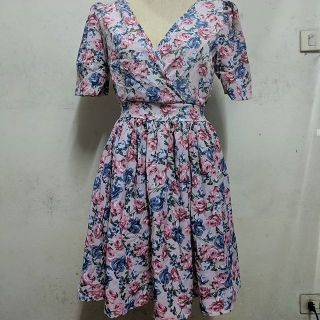 เดรสลายดอกสีชมพู ถ่ายจากภาพจริง 100 บาท