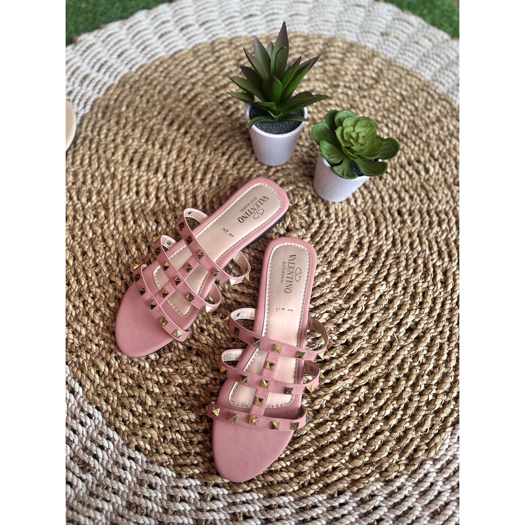 VALENTINO GARAVANI รองเท้าแตะผู้หญิง VALENTINO GARAVIANI PINK SLIPPER / รองเท้าแตะส้นแบน