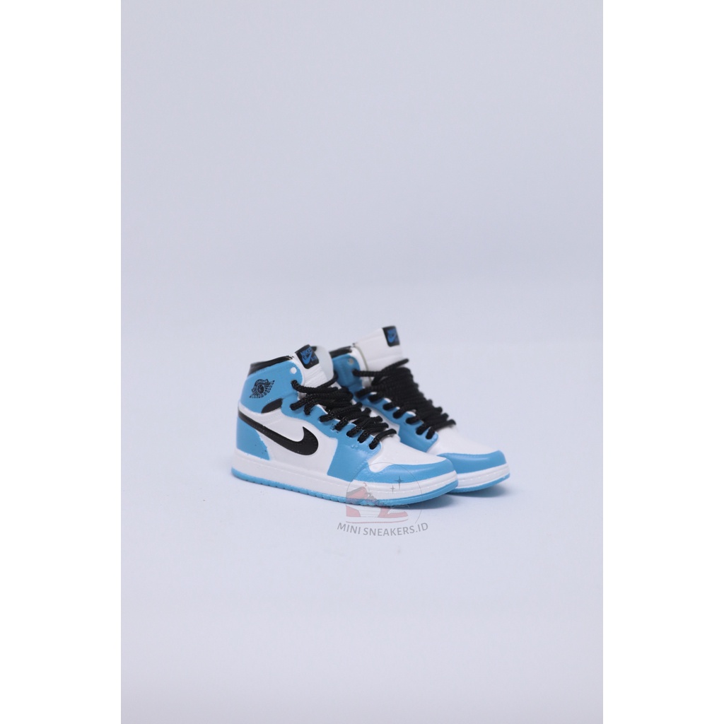 GANTUNGAN SNEAKER KEYCHAIN 3D AJ1 UNIVERSITY BLUE GS. ไม้แขวน ของจิ๋ว.