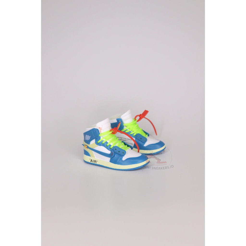 GANTUNGAN SNEAKER KEYCHAIN 3D AJ1 HIGH X OW UNIVERSITY BLUE, สีเขียวสีเหลืองเชือก ไม้แขวนเสื้อ