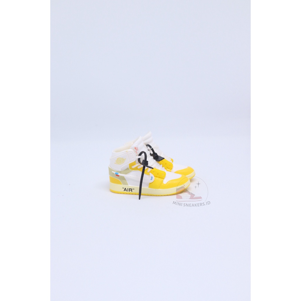 GANTUNGAN 3D AJ1 HIGH X OW YELLOW KEYCHAIN SNEAKER ไม้แขวนเสื้อ, จอแสดงผล.