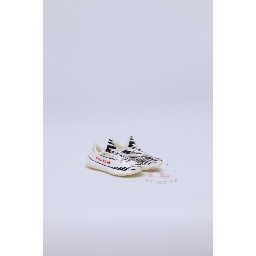 GANTUNGAN 3D BOOST YEZZY 350 V2 ZEBRA KEYCHAIN SNEAKER ของจิ๋ว. ไม้แขวนเสื้อ