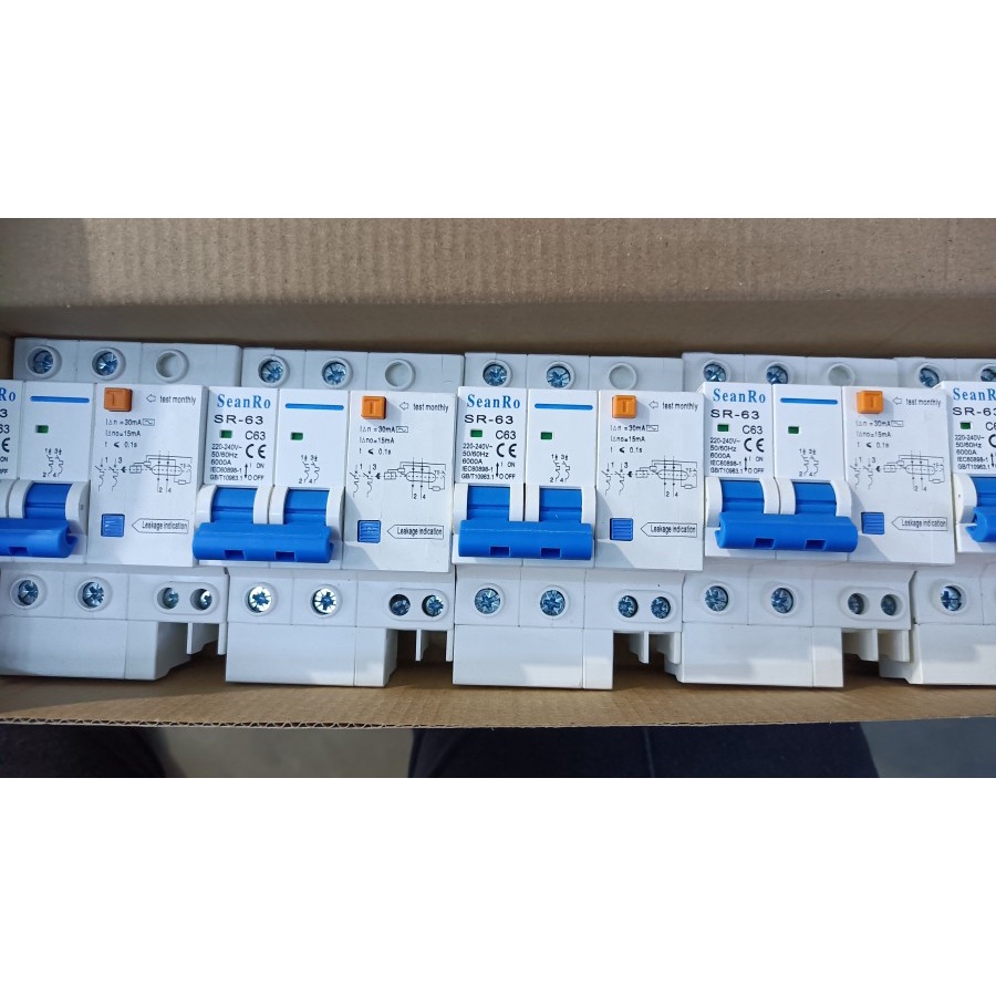 Rcbo 2pin ความปลอดภัยกระแสรั่ว RCBO mcb ac 25A 32A 40A 50A 63A RCBO 2P