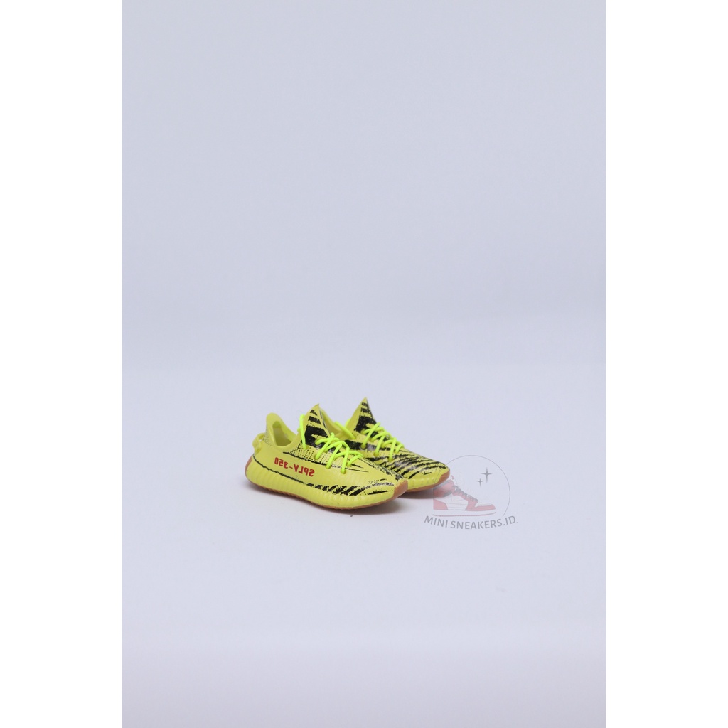 3D BOOST YEZZY 350 V2 SEMI FROZEN YELLOW KEYCHAIN SNEAKER จิ๋วจิ๋วจิ๋วจิ๋ว