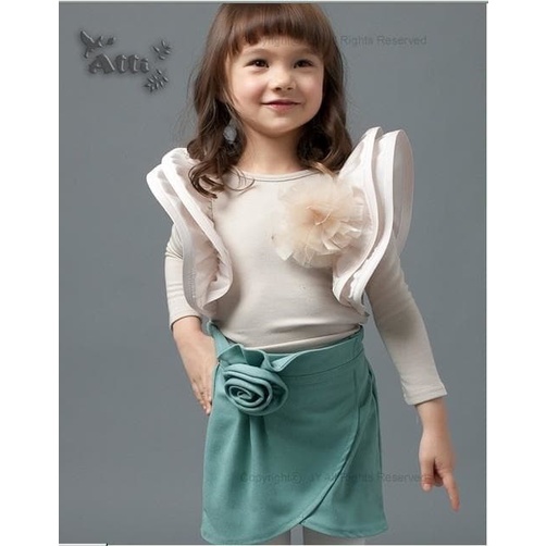 DEFECT เสื้อผ้าแฟชั่นสไตล์เกาหลีสําหรับเด็กผู้หญิงเสื้อยืดสีขาวด้านบนพร้อมกระโปรงผ้าซาติน