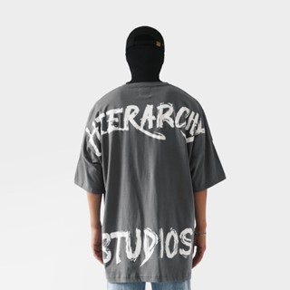 Hierarchy Studios - เสื้อยืดลําลอง แขนสั้น คอกลม พิมพ์ลายโลโก้ ขนาดใหญ่ สีเทา