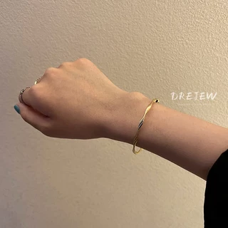 DREJEW สร้อยข้อมือแฟชั่น เรียบง่าย ระดับไฮเอนด์ สไตล์ใหม่ อินเทรนด์ การออกแบบเฉพาะ แฟนสาว สร้อยข้อมือ สไตล์เท่ ผู้หญิง