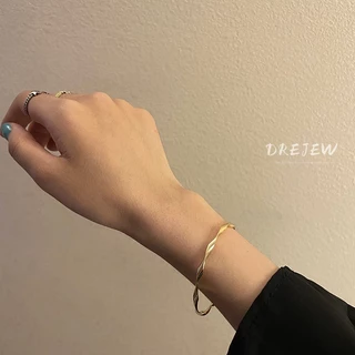 DREJEW สร้อยข้อมือแฟชั่น เรียบง่าย ระดับไฮเอนด์ สไตล์ใหม่ อินเทรนด์ การออกแบบเฉพาะ แฟนสาว สร้อยข้อมือ สไตล์เท่ ผู้หญิง