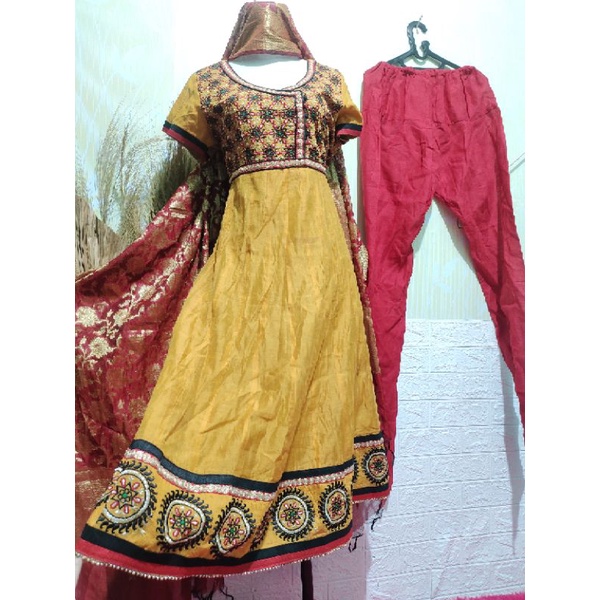 ชุดเสื้อผ้าอินเดีย ANARKALI ปักลาย สีเหลือง