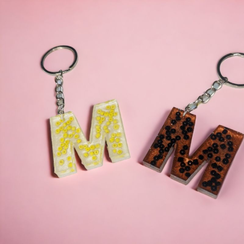 GANTUNGAN EPOXY RESIN KEYCHAIN LETTERS BEADS BACKGROUND METALLIC