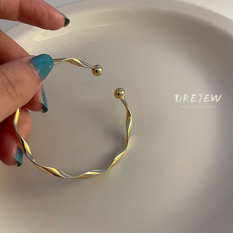 DREJEW สร้อยข้อมือแฟชั่น เรียบง่าย ระดับไฮเอนด์ สไตล์ใหม่ อินเทรนด์ การออกแบบเฉพาะ แฟนสาว สร้อยข้อมือ สไตล์เท่ ผู้หญิง