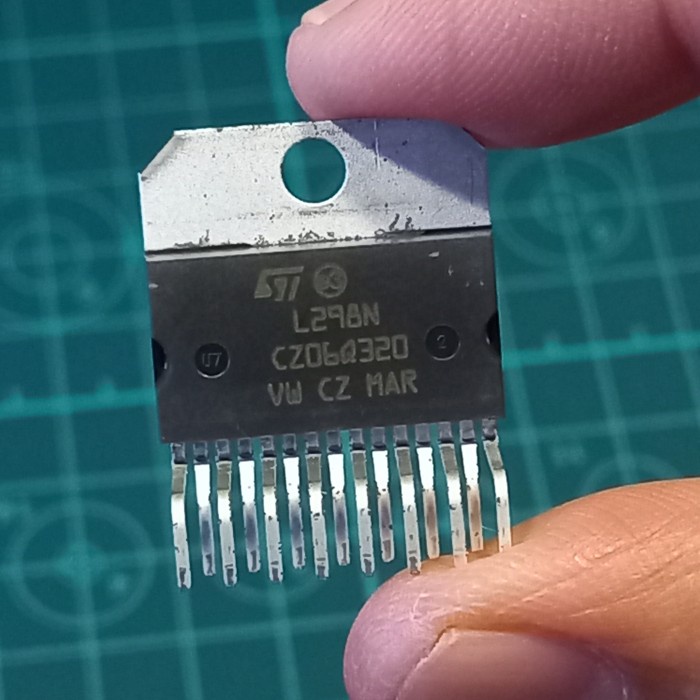 Ic L298N ไดร์เวอร์มอเตอร์ (2A สูงสุด) ควบคุมมอเตอร์ 2 ตัวพร้อมกัน