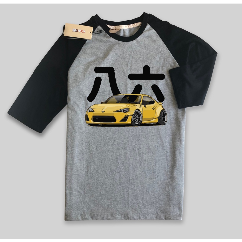 เสื้อยืด Raglan พรีเมี่ยม CAMOE Racing Automotive GR 86