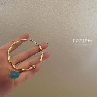 DREJEW สร้อยข้อมือแฟชั่น เรียบง่าย ระดับไฮเอนด์ สไตล์ใหม่ อินเทรนด์ การออกแบบเฉพาะ แฟนสาว สร้อยข้อมือ สไตล์เท่ ผู้หญิง
