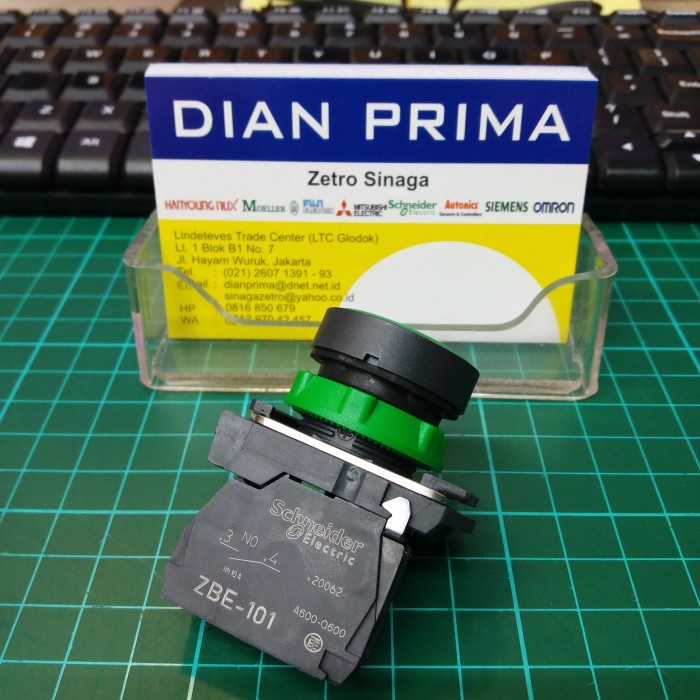 HIJAU Schneider ปุ่มกด Xb5Aa31 สีเขียว สีเขียว 1 ไม่มี Zbe-101 22 มม. เดิม