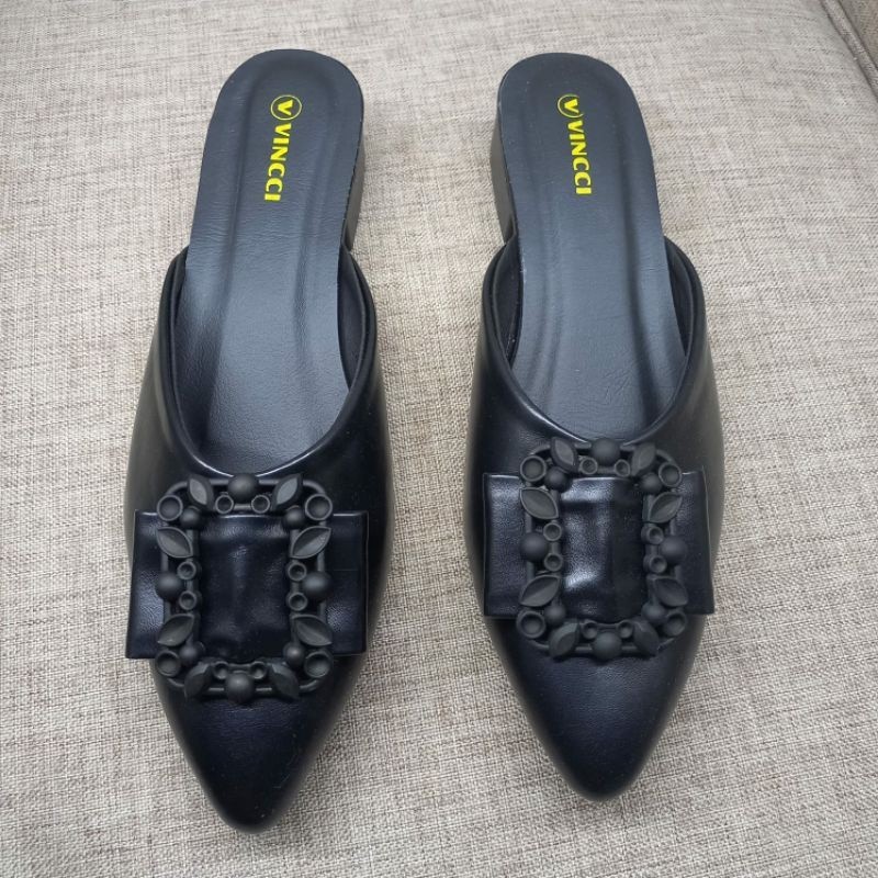 // รองเท้ากรรมการพิเศษซูริ KF02