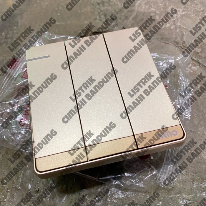 Nero Decora Gold Triple Fluorescent Switch 3 Gang 1 Way Type Q7161-G