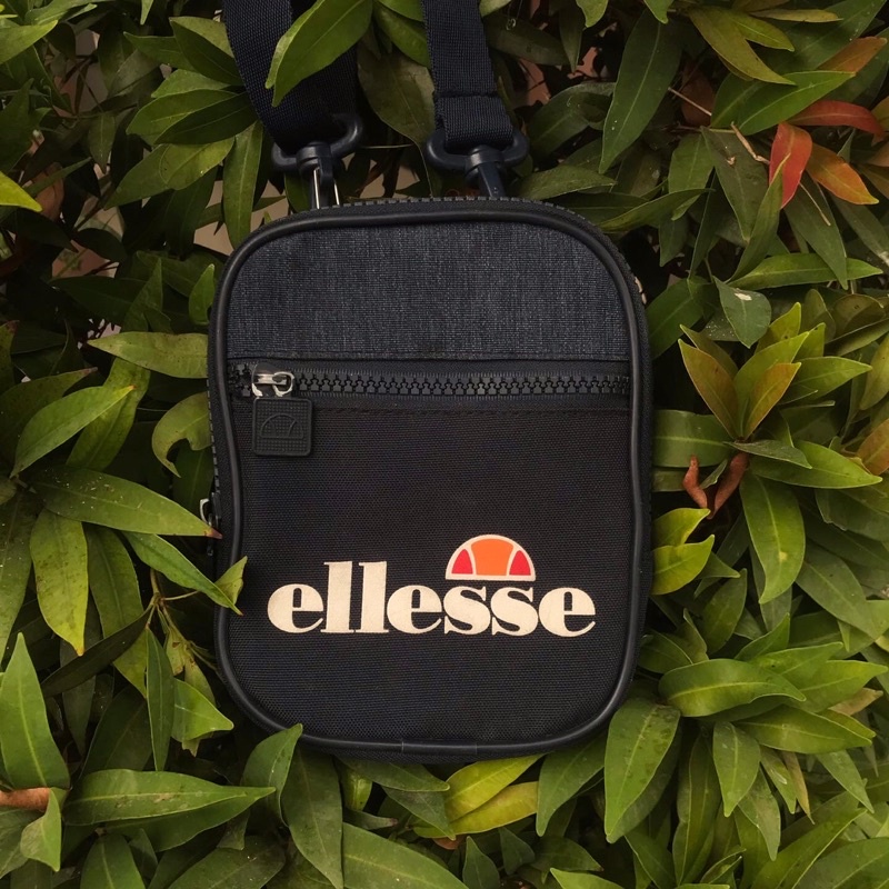 กระเป๋าสะพายไหล่ Ellesse