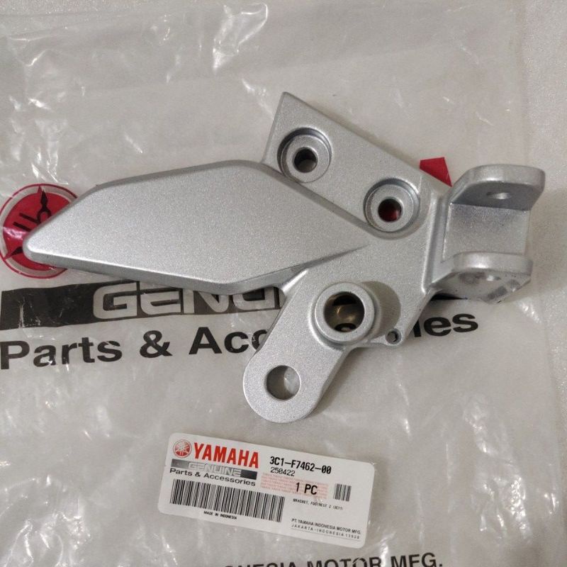 ขายึดพักเท้าด้านหน้าขวาสําหรับ YAMAHA Vixion Old ORIGINAL 3C1-F7462-00
