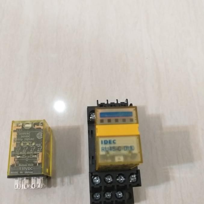 รีเลย์ Idec 110Vdc 4Co 6A Type Ru4S-C D110