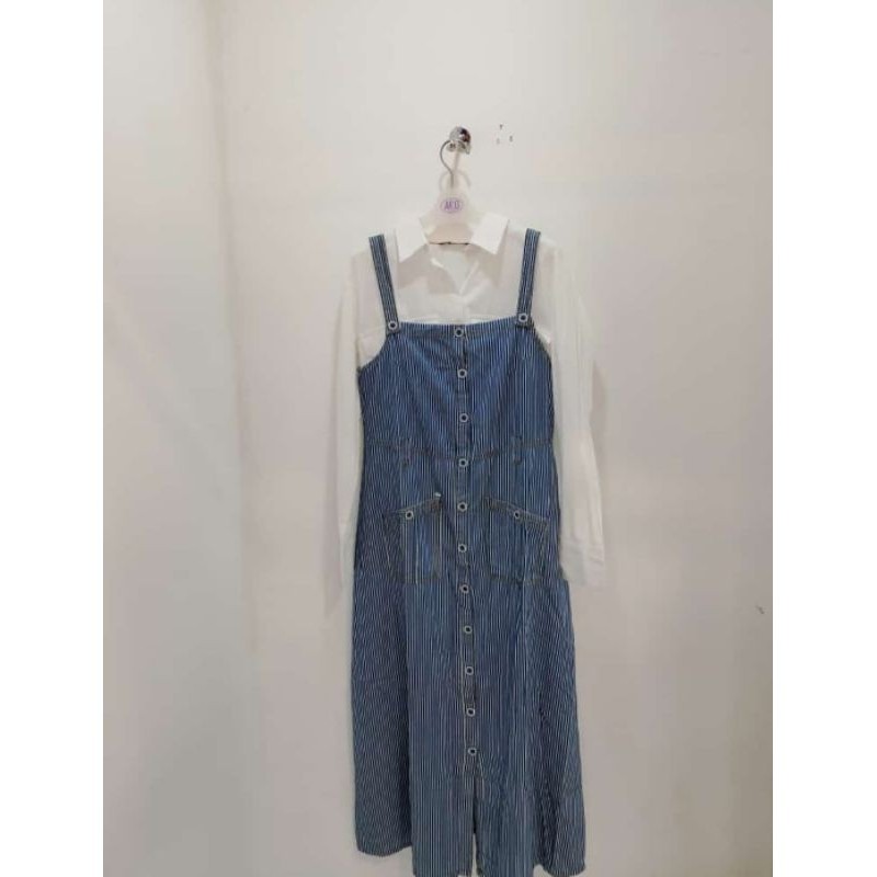 กางเกงยีนส์ AKO โดยรวม