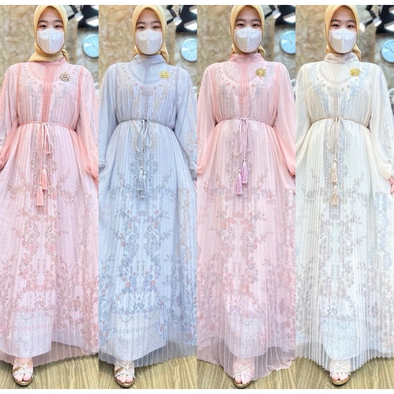 ชุดเดรสของ LUNA LUNA
