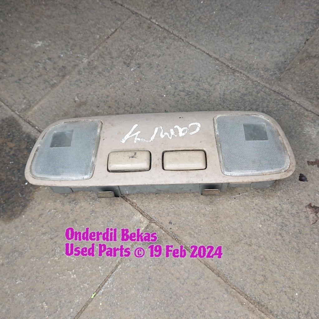 ไฟห้องโดยสารหน้า Toyota Camry