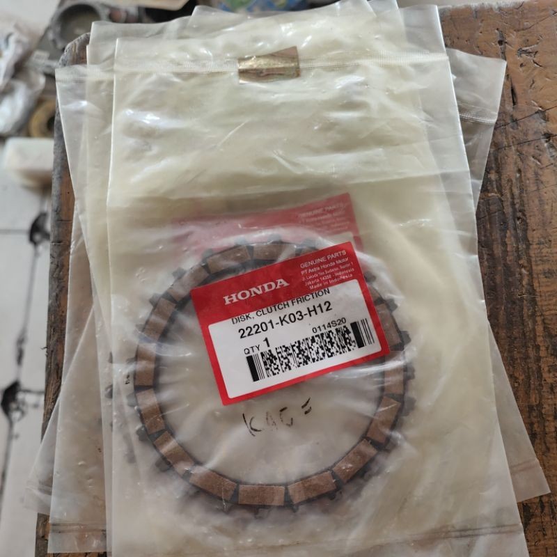 ซับในคลัตช์ ahm revo f1 อย่างเป็นทางการของแท้ (1) 22201-k03-h12