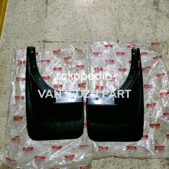 New Mud Guard พรมโคลนล้อหน้า Isuzu Panther Old Box/Pick Up Code Ams32