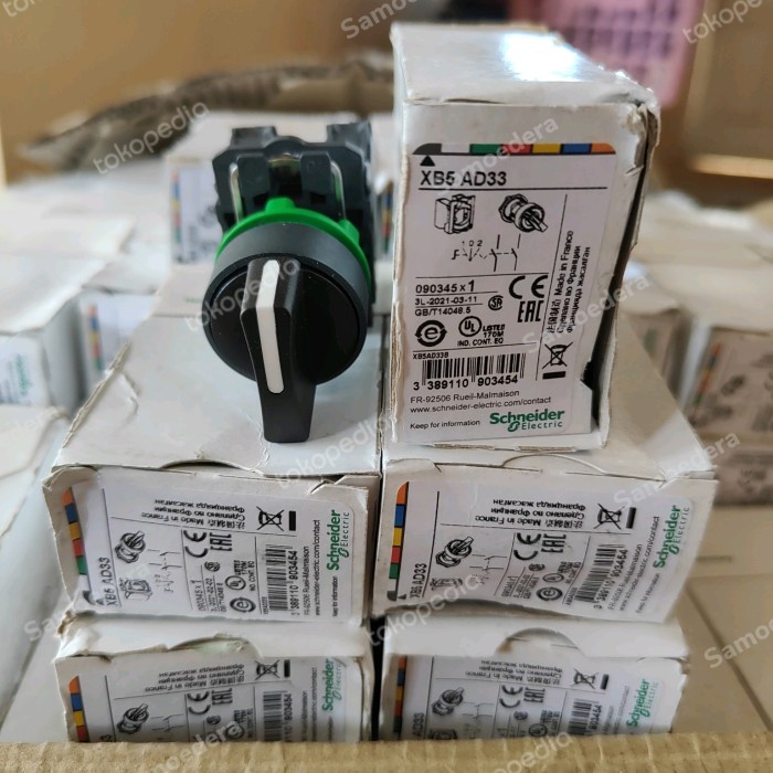 ใหม่ Xb5-Ad33 3Posi 2No สวิตช์เลือก Schneider Original !!! ส่งฟรี