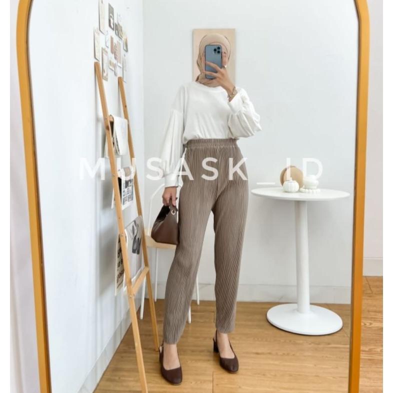 [BGK] PLEASE PENCIL PANTS / STICK PENCIL PANTS / CODE 098 SHOPEE
