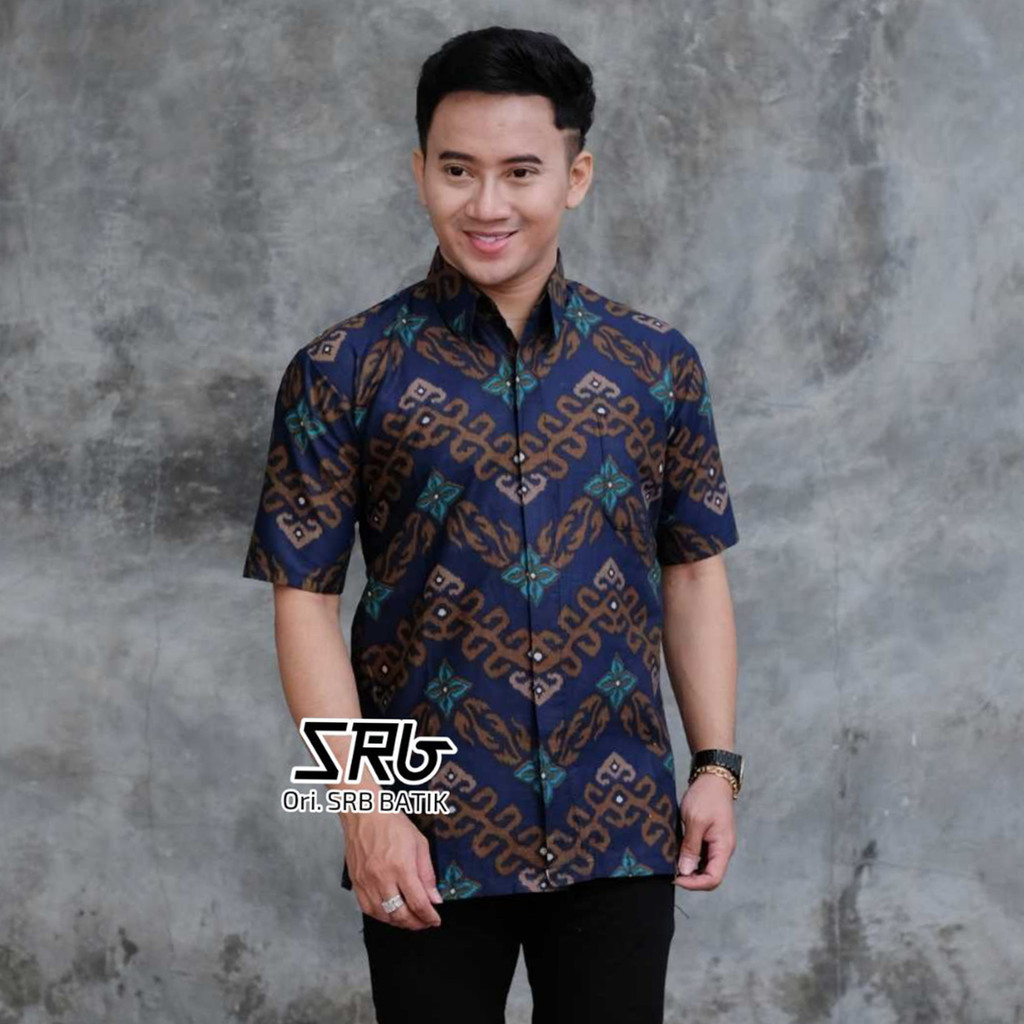 Kemeja KATUN Hem เสื้อเชิ้ตผู้ชายเสื้อเชิ้ตบาติกแขนสั้นซิกแซกลายผ้าฝ้ายสีฟ้าผ้าบาติกขายดี