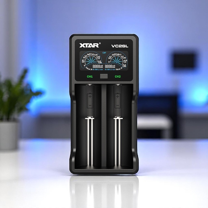 Xtar 2 Slot AA 18650 Li-ion LCD Battery Charger 2 in 1 Power Bank
