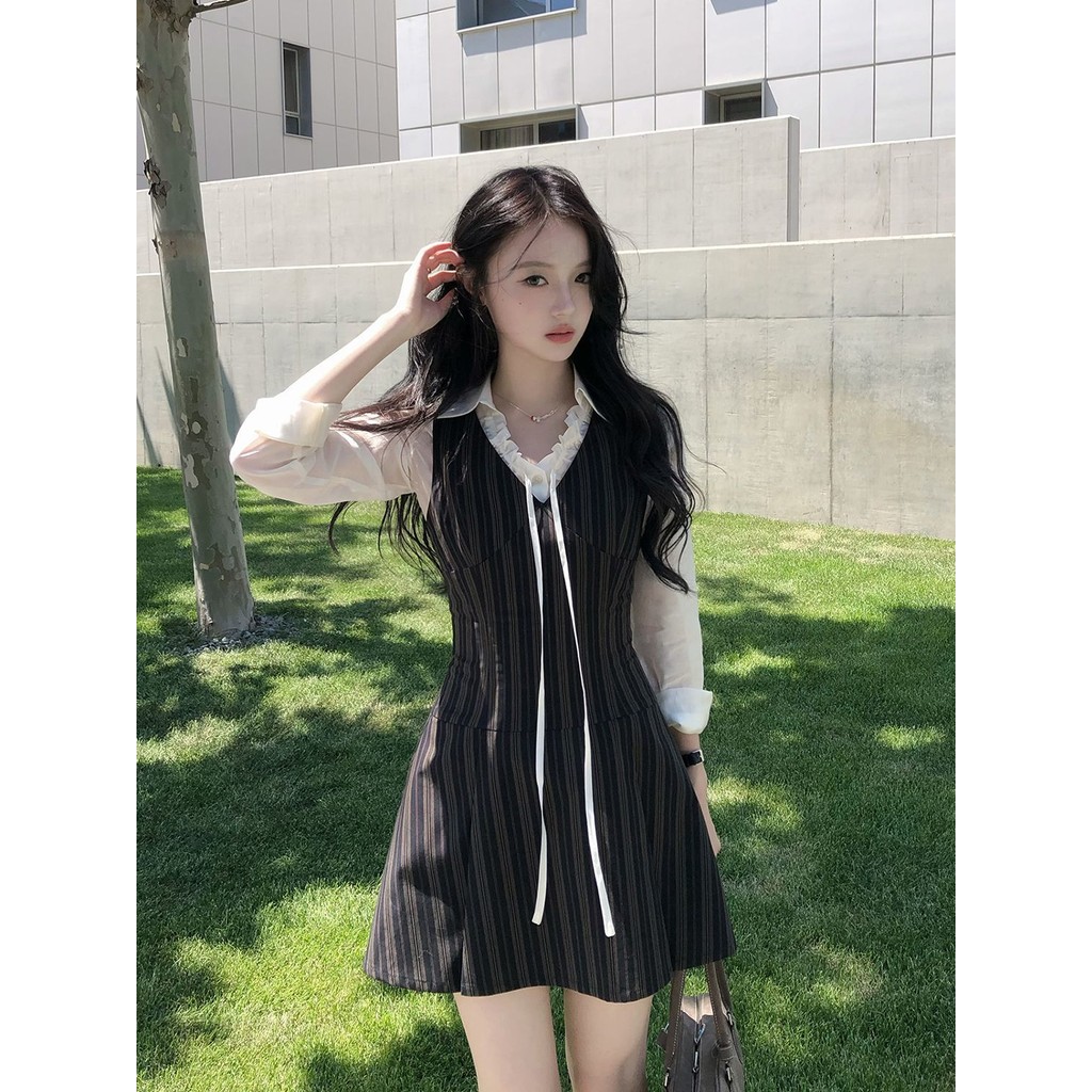 KEMEJA Verve ตู้เสื้อผ้าเดรสแขนกุดลายทางสีดําชุดเสื้อแขนยาวคอวีอารมณ์