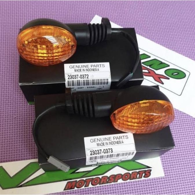 จัดส่งฟรี - ไฟเลี้ยวหน้าขวาหรือซ้าย W175 W 175 Original Kawasaki