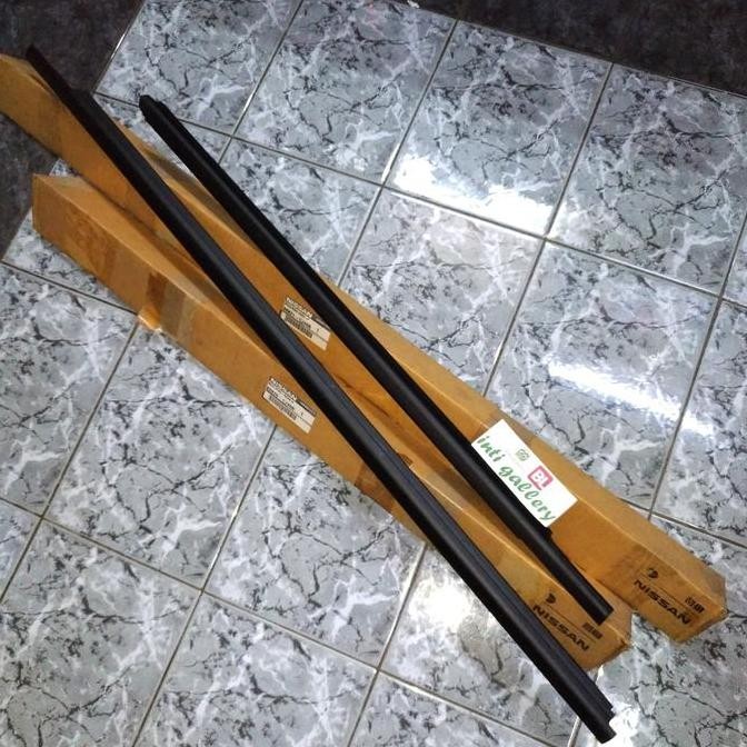 Original Nissan Grand Livina Weather Strip Outer Glass Trim Seam